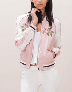 come abbinare bomber jacket rosa