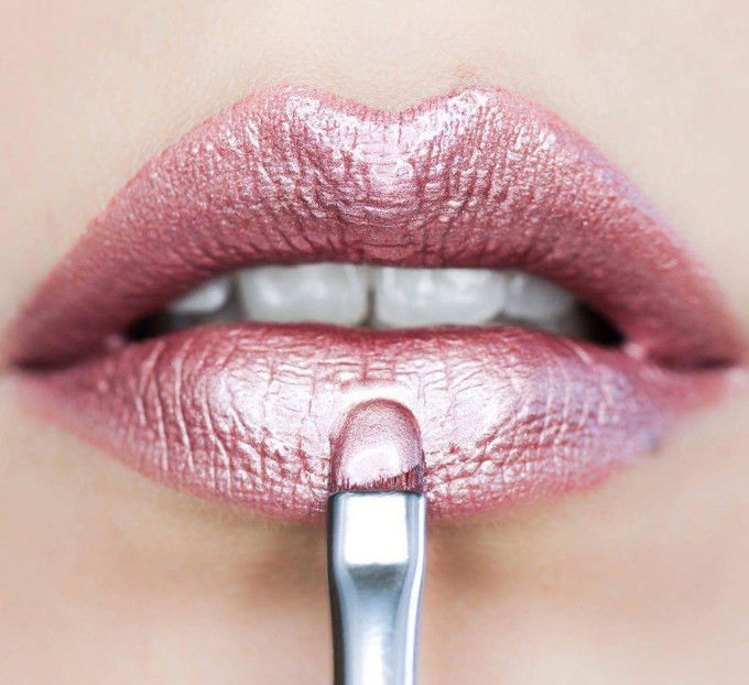 Tendenze beauty autunno inverno 2016, i rossetti metallizzati article-post