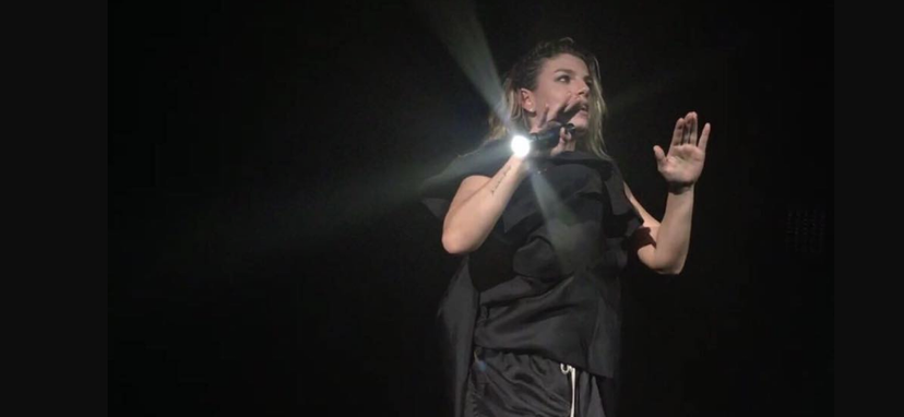 Salta la luce a un concerto di Emma Marrone – La reazione della cantante (VIDEO) article-post