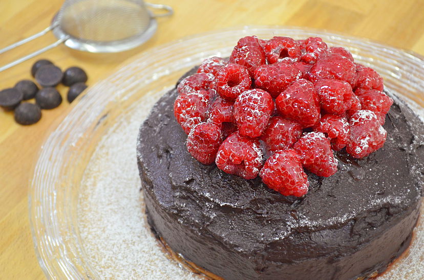 Simil Torta Sacher ai lamponi – VIDEO RICETTA! preview
