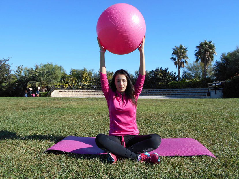 Come avere addominali definiti con la fitball preview