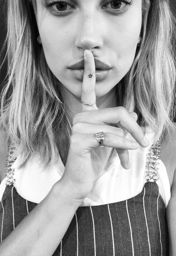 Tiny tattoo e tatuaggi minimal: foto e idee per le amanti di tatuaggi piccoli e femminili | WEGIRLS preview