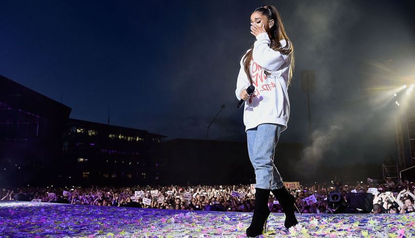 Ariana Grande e i suoi ballerini si tatuano per le vittime di Manchester – Ecco cosa article-post