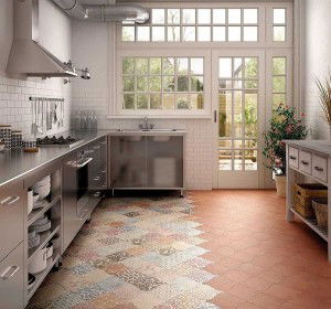 8d99d3c52b_due-materiali-dai-al-tuo-pavimento-della-cucina-multiple-personalita-con-mosaico-di-piastrelle-patchwork-a-motivi-geometrici