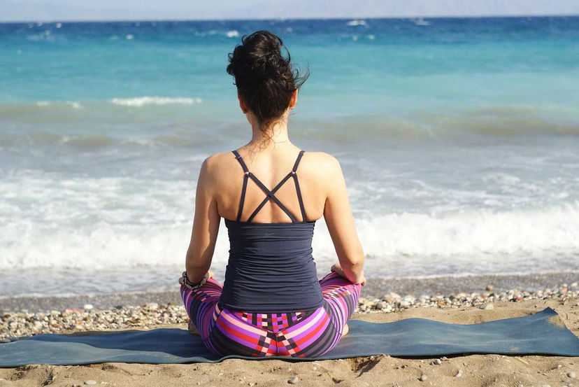 Le migliori posizioni di yoga per alleviare i dolori della schiena | WEGIRLS article-post