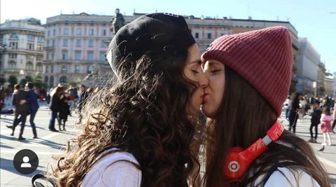 Ci pensate mai a cosa voglia dire essere donna in una relazione lesbica? | WEGIRLS preview