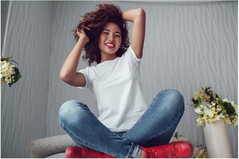 T-Shirts da donna alla moda – Come essere trendy tutti i giorni? preview